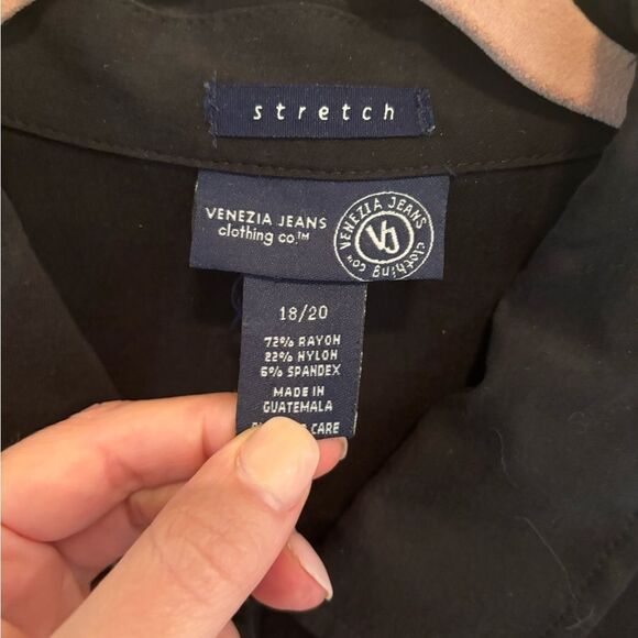 Venezia Black Utility Jacket with Timeless Appeal - Picture 3 of 4